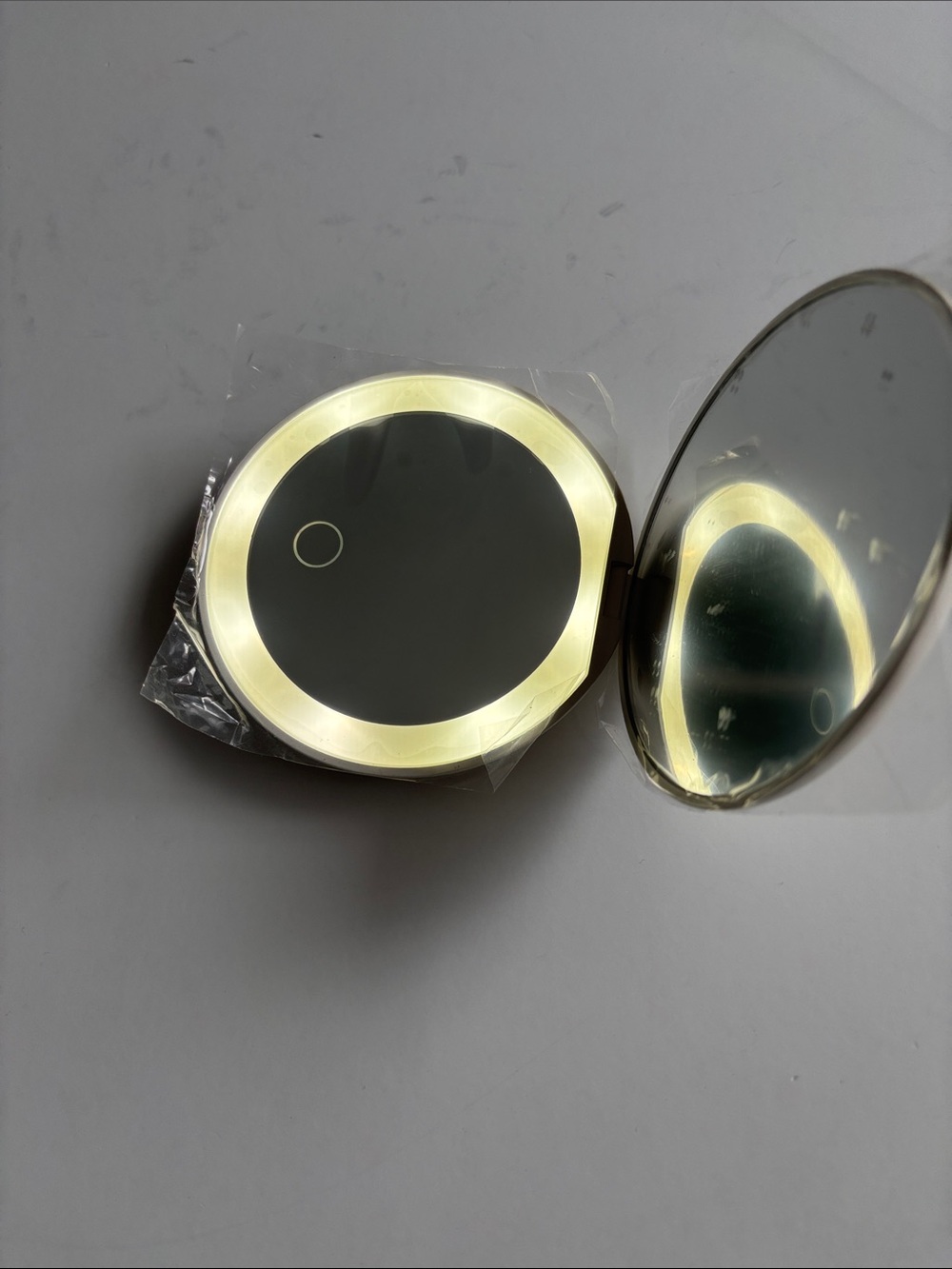 Neutrogena LED Mirror - Picture 4 of 6